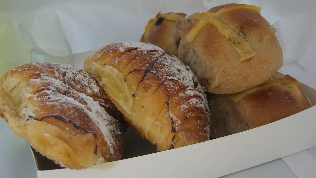 Cardiff Bakestones – patisserie in Cardiff town centre